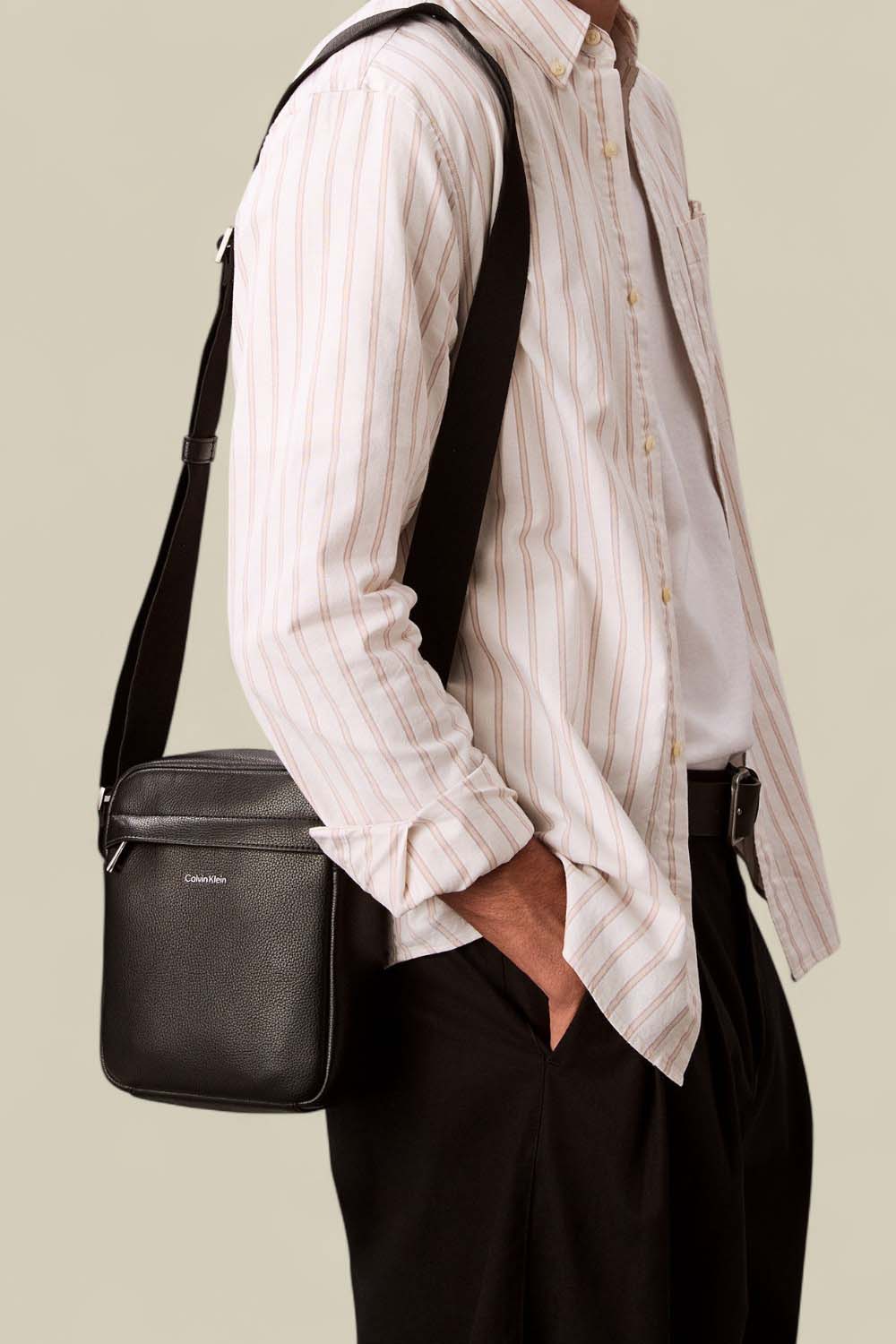 תמונת כל הלוק של תיק צד